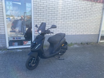 LEUKE PIAGGIO ZIP SP 45 4-TAKT MAT BLACK BROM  BJ2019 8.000KM 
