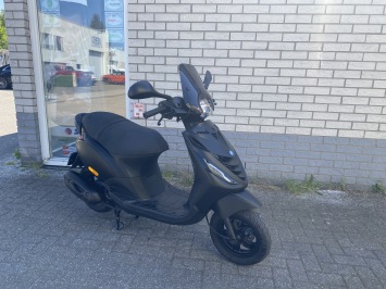LEUKE PIAGGIO ZIP SP 45 4-TAKT MAT BLACK BROM  BJ2019 8.000KM 