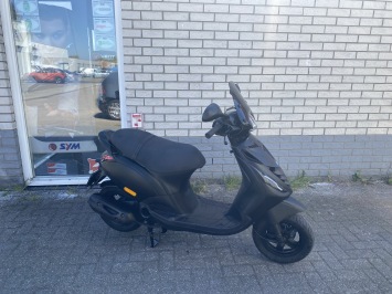 LEUKE PIAGGIO ZIP SP 45 4-TAKT MAT BLACK BROM  BJ2019 8.000KM 
