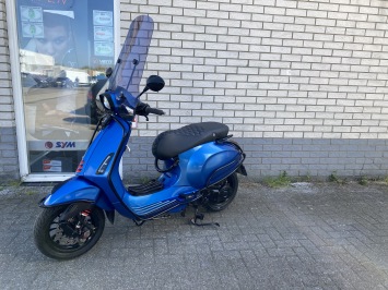 GAVE VESPA SPRINT S 45KM BROM MAT BLEU VIVACE BJ2021 VOL OPTIES