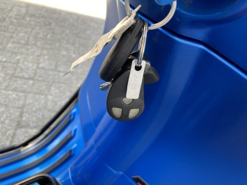 GAVE VESPA SPRINT S 45KM BROM MAT BLEU VIVACE BJ2021 VOL OPTIES