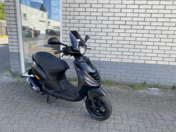 MOOIE PIAGGIO ZIP SP 45KM 4-T BROM MAT BLACK BJ2021 11000KM