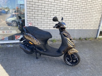 DIKKE PIAGGIO ZIP SP 45 4-TAKT GOLD FLAKES BROM  BJ2014 8000KM 