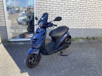 GAVE PIAGGIO ZIP SP 45 4-TAKT MIDNIGHT BLEU BROM BJ2020 8000KM