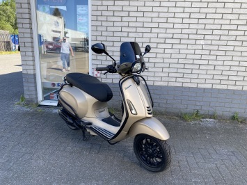 DIKKE VESPA SPRINT S 45KM BROM MAT GOLD BJ2021 8000KM