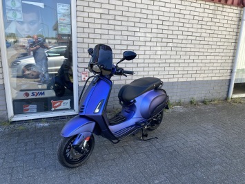 DIKKE VESPA SPRINT S 45KM BROM GALAXY BLEU  BJ2024 3000KM