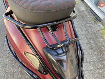 MOOIE VESPA SPRINT S 45KM BROM MAT ROOD BJ2018 8000KM