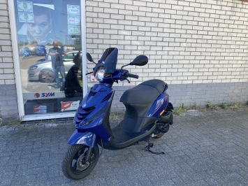 LEUKE PIAGGIO ZIP SP 45 4-TAKT BMW BLAUW BROM  BJ2017 6000KM 