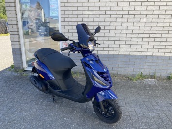 LEUKE PIAGGIO ZIP SP 45 4-TAKT BMW BLAUW BROM  BJ2017 6000KM 