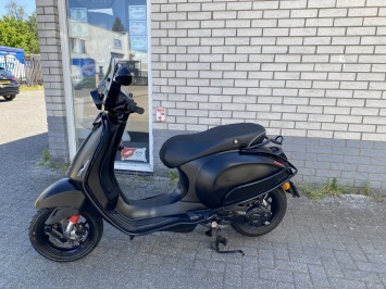 GAVE VESPA SPRINT S 45KM 4-TAKT BROM MAT BLACK 10.000KM BJ2022