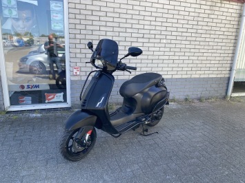 GAVE VESPA SPRINT S 45KM 4-TAKT BROM MAT BLACK 10.000KM BJ2022