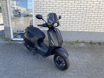GAVE VESPA SPRINT S 45KM 4-TAKT BROM MAT BLACK 10.000KM BJ2022
