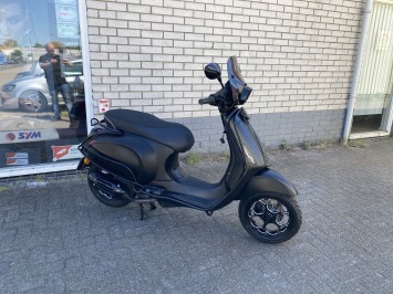 GAVE VESPA SPRINT S 45KM 4-TAKT BROM MAT BLACK 10.000KM BJ2022