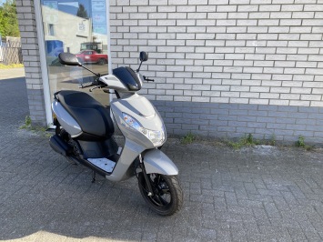 JONGE  PEUGEOT KISBEE 45KM BROM NARDO GREY  BJ2025 4000KM