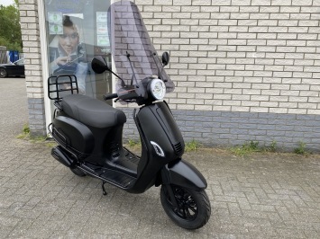 PRACHTIGE GTS VESPA LOOK RIVA 45KM BROM ZWART BJ2024 6000KM