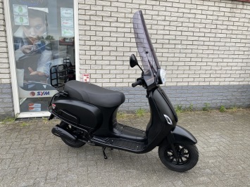 PRACHTIGE GTS VESPA LOOK RIVA 45KM BROM ZWART BJ2024 6000KM