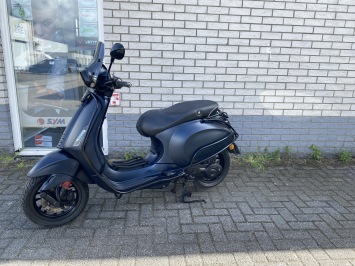 DIKKE VESPA SPRINT S 45KM BROM MIDNIGHT BLEU BJ2021 7000KM