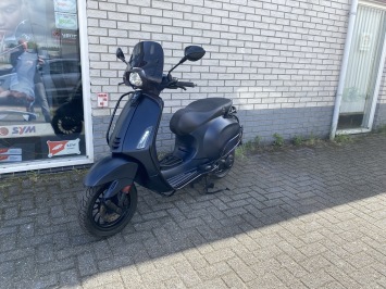 DIKKE VESPA SPRINT S 45KM BROM MIDNIGHT BLEU BJ2021 7000KM
