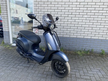 DIKKE VESPA SPRINT S 45KM BROM MIDNIGHT BLEU BJ2021 7000KM