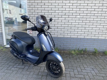 DIKKE VESPA SPRINT S 45KM BROM MIDNIGHT BLEU BJ2021 7000KM