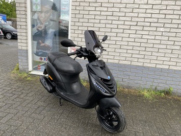 GAVE PIAGGIO ZIP SP 45KM 4T BROM MAT ZWART BJ2015 9000KM