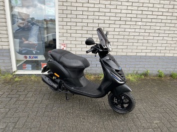 GAVE PIAGGIO ZIP SP 45KM 4T BROM MAT ZWART BJ2015 9000KM