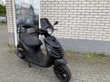 MOOIE PIAGGIO ZIP SP 45KM 4T BROM MAT ZWART BJ2016 8000KM