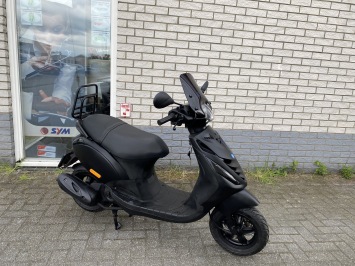 MOOIE PIAGGIO ZIP SP 45KM 4T BROM MAT ZWART BJ2016 8000KM