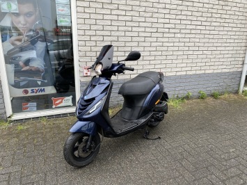 LEUKE PIAGGIO ZIP SP 45 4-TAKT MIDNIGHT BLEU BROM BJ2014 9000KM