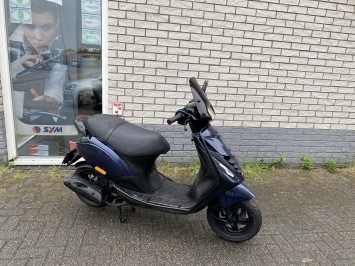 LEUKE PIAGGIO ZIP SP 45 4-TAKT MIDNIGHT BLEU BROM BJ2014 9000KM