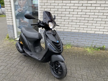 NETTE PIAGGIO ZIP SP 45 4T MAT BLACK BROM BJ2020 9000KM 