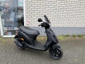 NETTE PIAGGIO ZIP SP 45 4T MAT BLACK BROM BJ2020 9000KM 