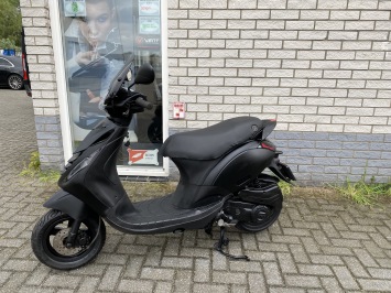 LEUKE PIAGGIO ZIP SP 45 4T MAT BLACK BROM BJ2020 10.000KM