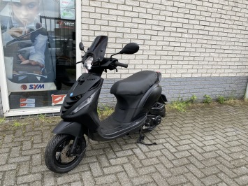LEUKE PIAGGIO ZIP SP 45 4T MAT BLACK BROM BJ2020 10.000KM