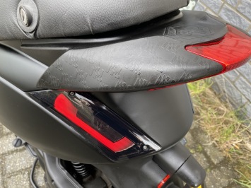 LEUKE PIAGGIO ZIP SP 45 4T MAT BLACK BROM BJ2020 10.000KM