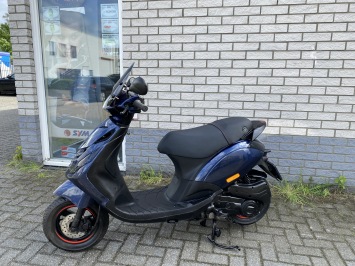 GAVE PIAGGIO ZIP SP 45 BROM 4-TAKT MIDNIGHT BLEU BJ2022 9.000KM