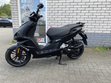 JONGE PEUGEOT SPEEDFIGHT 4 45KM BROM MAT BLACK EDTION BJ4-2026 500KM