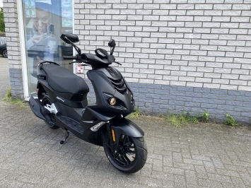 JONGE PEUGEOT SPEEDFIGHT 4 45KM BROM MAT BLACK EDTION BJ4-2026 500KM