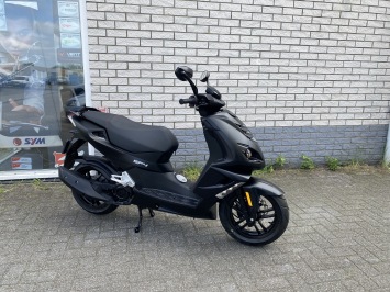 JONGE PEUGEOT SPEEDFIGHT 4 45KM BROM MAT BLACK EDTION BJ4-2026 500KM