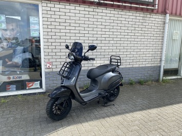 MOOIE VESPA SPRINT S 45KM BROM MAT GREY BJ2019 9000KM 4-TAKT CARBON 