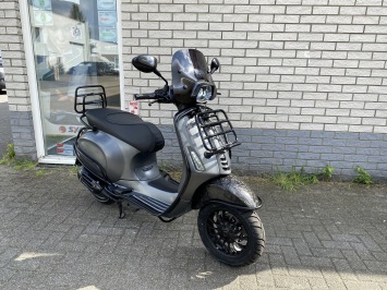  MOOIE VESPA SPRINT S 45KM BROM MAT GREY BJ2019 9000KM 4-TAKT CARBON 