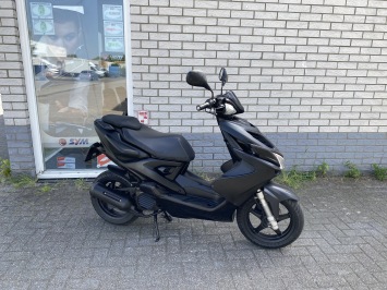MOOIE YAMAHA AEROX R 45KM BROM BLACK MAGIC BJ2014 9.000KM