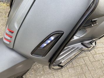 LEUKE VESPA SPRINT S 45KM BROM MAT GREY BJ2018 9000KM 4-TAKT 