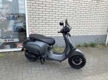 LEUKE VESPA SPRINT S 45KM BROM MAT GREY BJ2018 9000KM 4-TAKT 