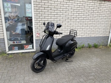 GAVE VESPA SPRINT S 45KM 4-TAKT BROM MAT BLACK 13.000KM BJ2024