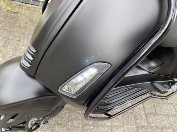 GAVE VESPA SPRINT S 45KM 4-TAKT BROM MAT BLACK 13.000KM BJ2024