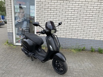 GAVE VESPA SPRINT S 45KM 4-TAKT BROM MAT BLACK 13.000KM BJ2024