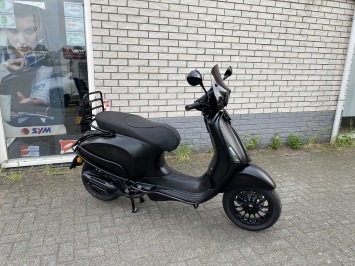 GAVE VESPA SPRINT S 45KM 4-TAKT BROM MAT BLACK 13.000KM BJ2024
