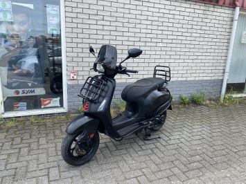 GAVE VESPA SPRINT S 45KM 4-TAKT BROM MAT BLACK 8.000KM BJ2021
