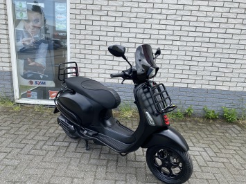 GAVE VESPA SPRINT S 45KM 4-TAKT BROM MAT BLACK 8.000KM BJ2021